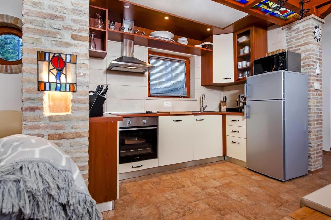 "Art House" Rovinj-Holiday, Holiday Home To Rent Rovinjsko Selo Bagian luar foto