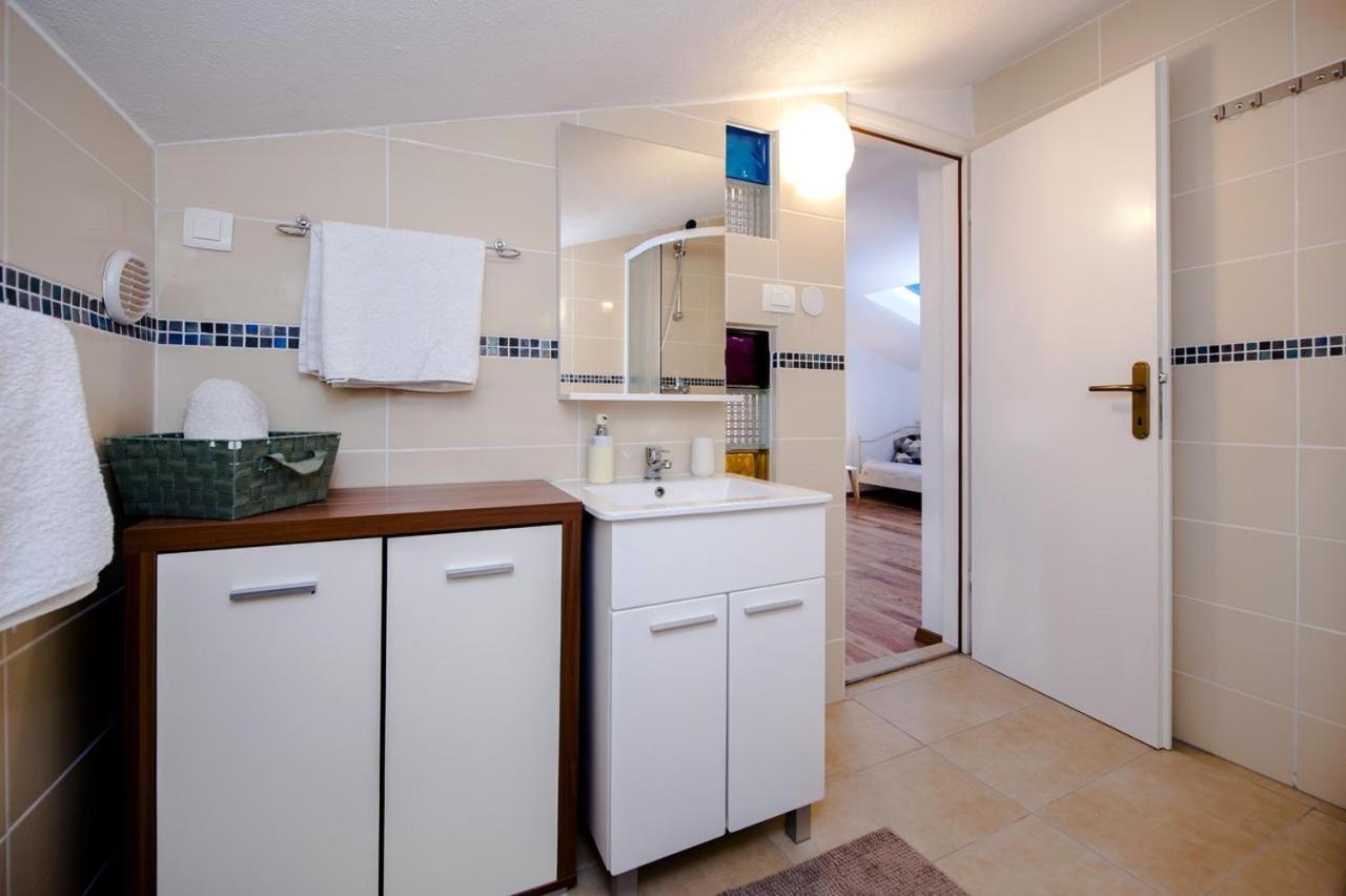 "Art House" Rovinj-Holiday, Holiday Home To Rent Rovinjsko Selo Bagian luar foto