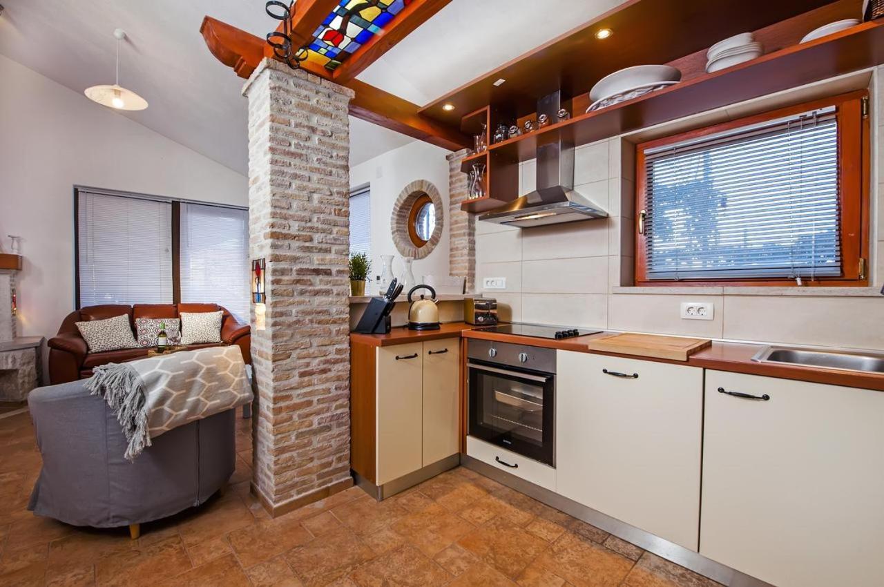 "Art House" Rovinj-Holiday, Holiday Home To Rent Rovinjsko Selo Bagian luar foto