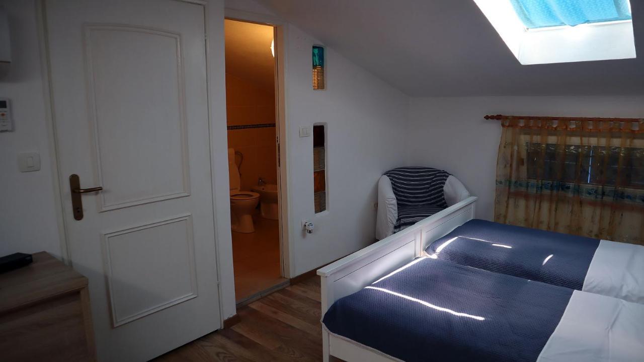 "Art House" Rovinj-Holiday, Holiday Home To Rent Rovinjsko Selo Bagian luar foto